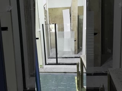 Çeşitli ortamlar için çok yönlü ve pratik sert cam duş ekranı