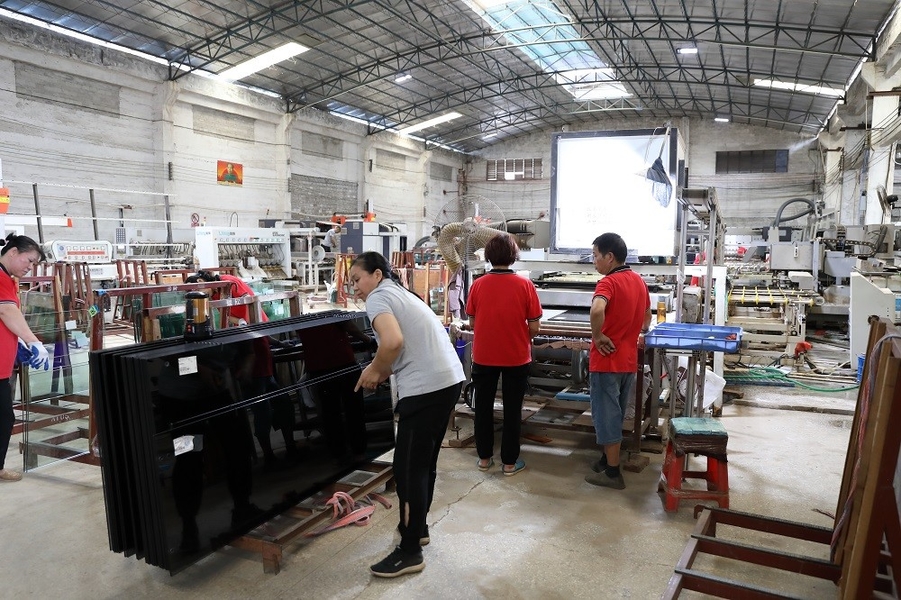foshan nanhai ruixin glass co., ltd üreticinin üretim hattı
